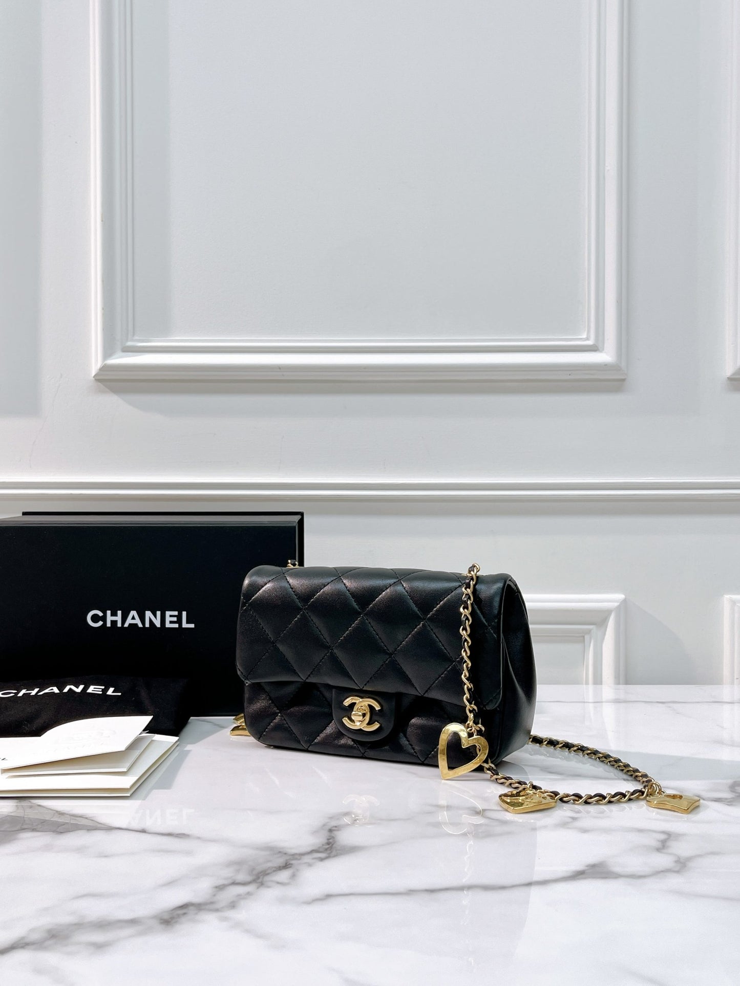 CHANEL 22B MINI FLAP