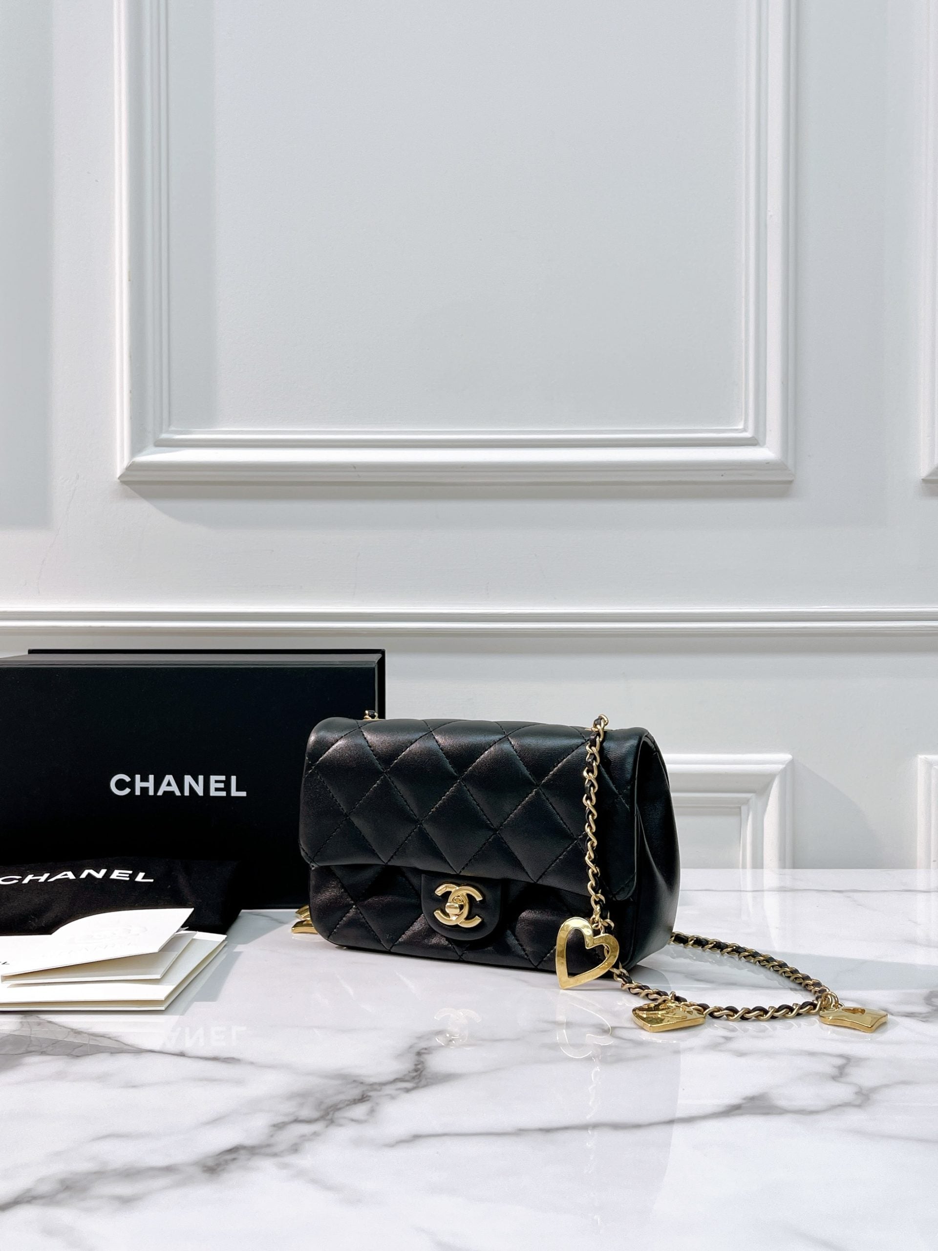 CHANEL 22B MINI FLAP