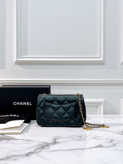 CHANEL 22B MINI FLAP