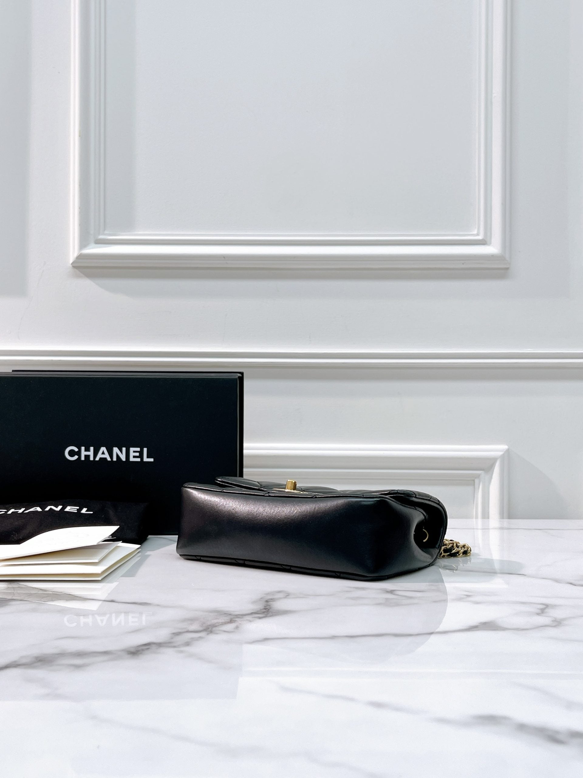 CHANEL 22B MINI FLAP