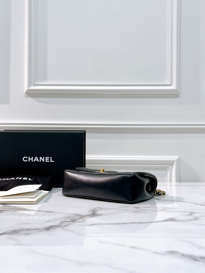 CHANEL 22B MINI FLAP