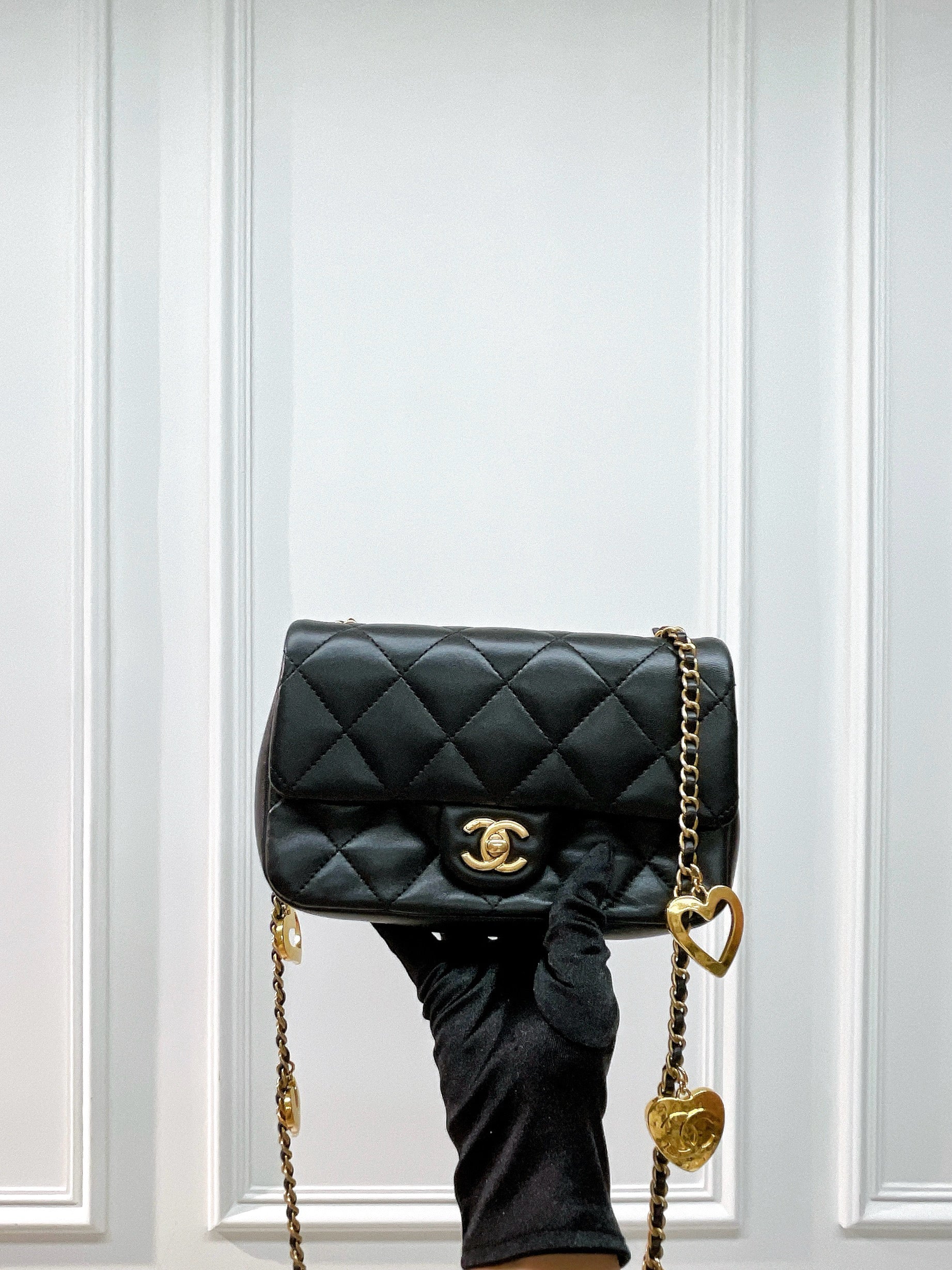 CHANEL 22B MINI FLAP