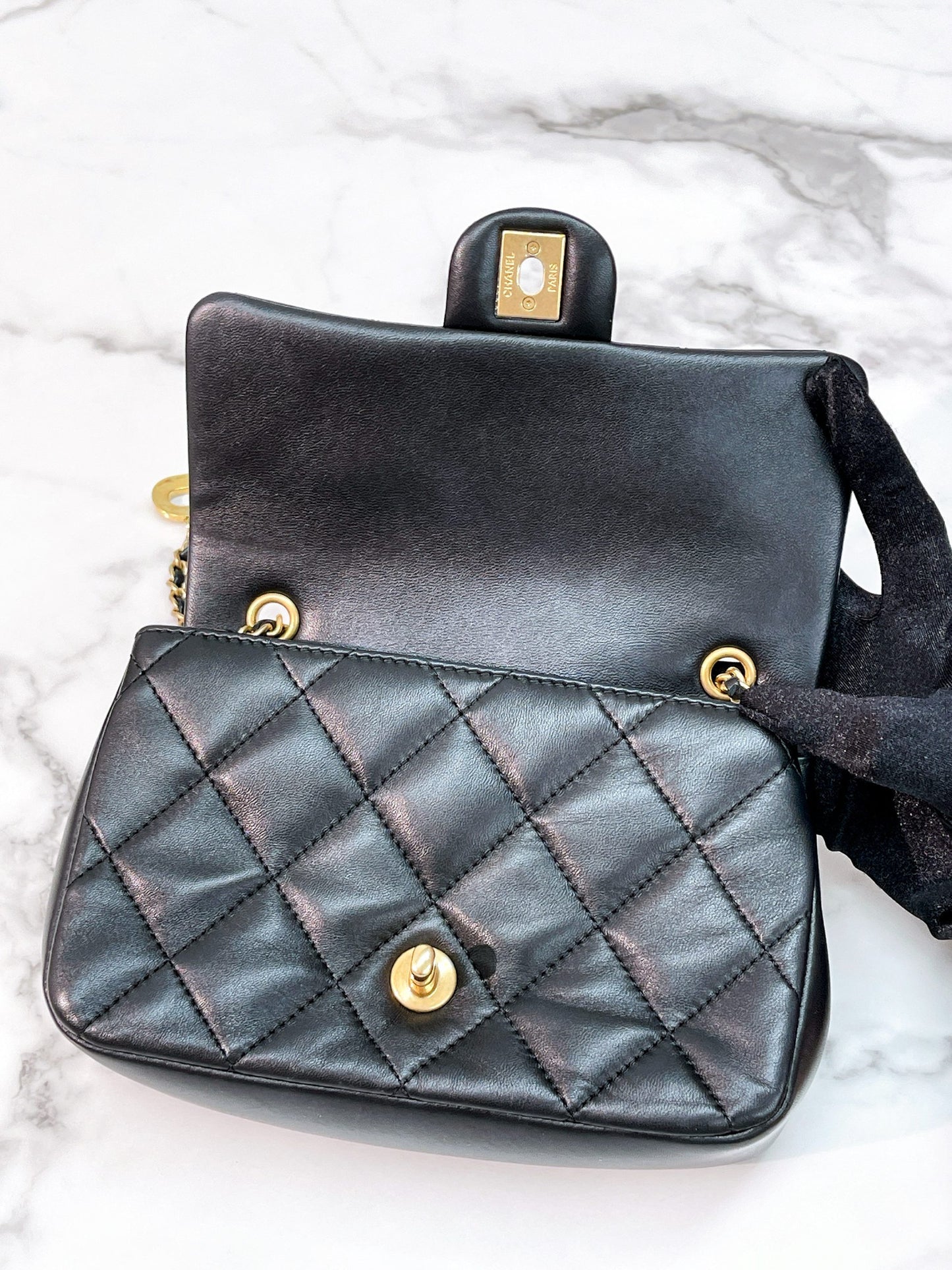 CHANEL 22B MINI FLAP