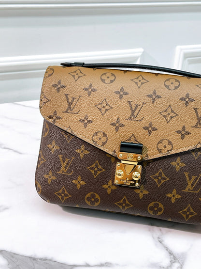 LV POCHETTE METIS