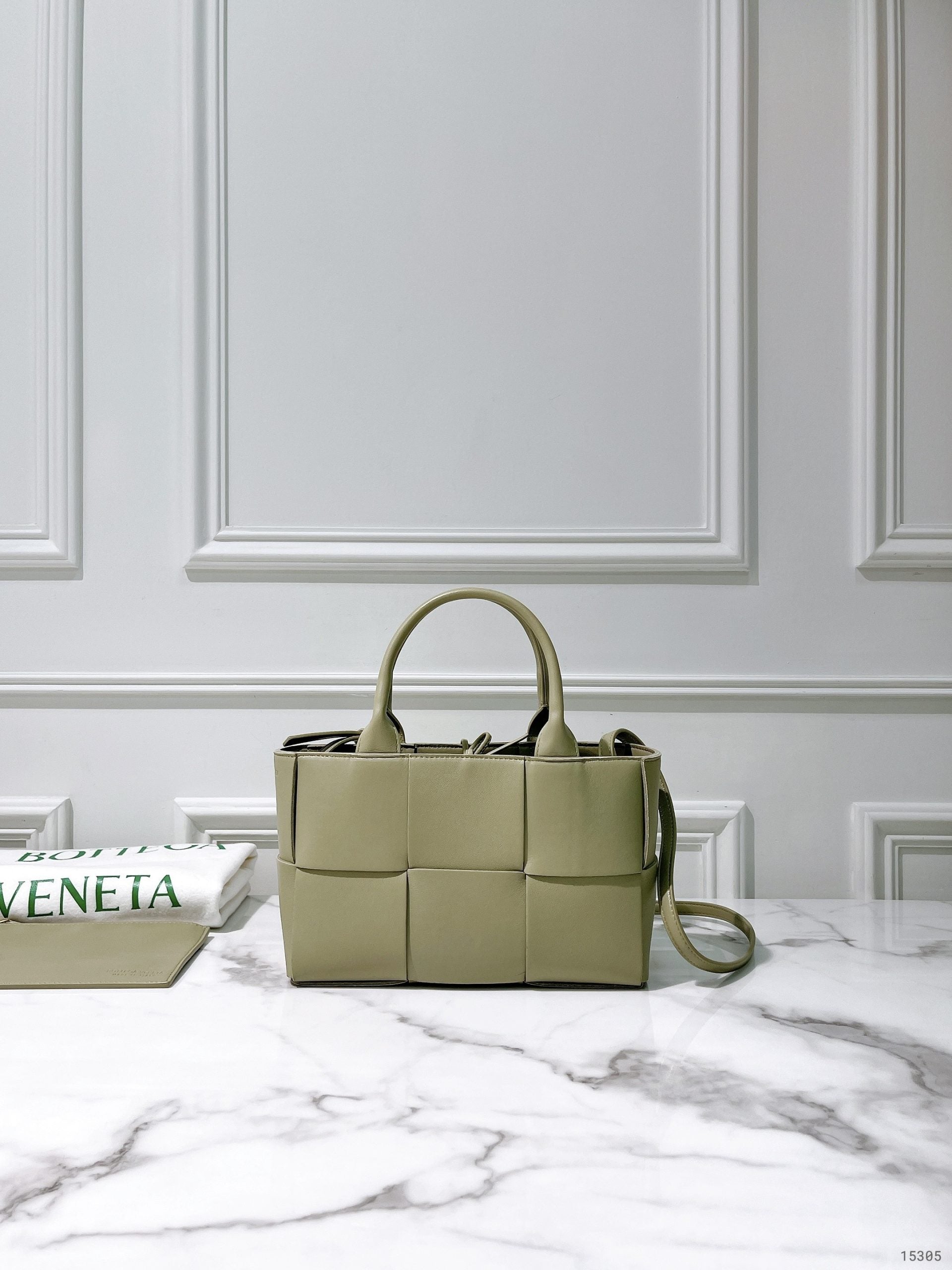 BOTTEGA VENETA ARCO TOTE