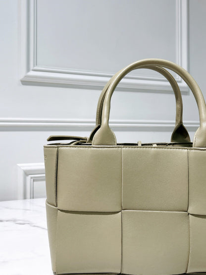 BOTTEGA VENETA ARCO TOTE