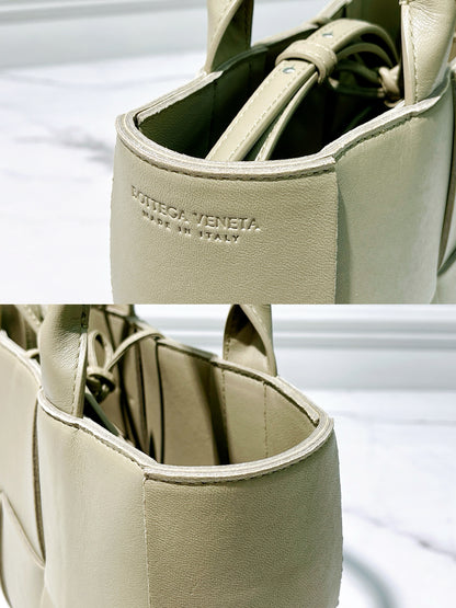 BOTTEGA VENETA ARCO TOTE