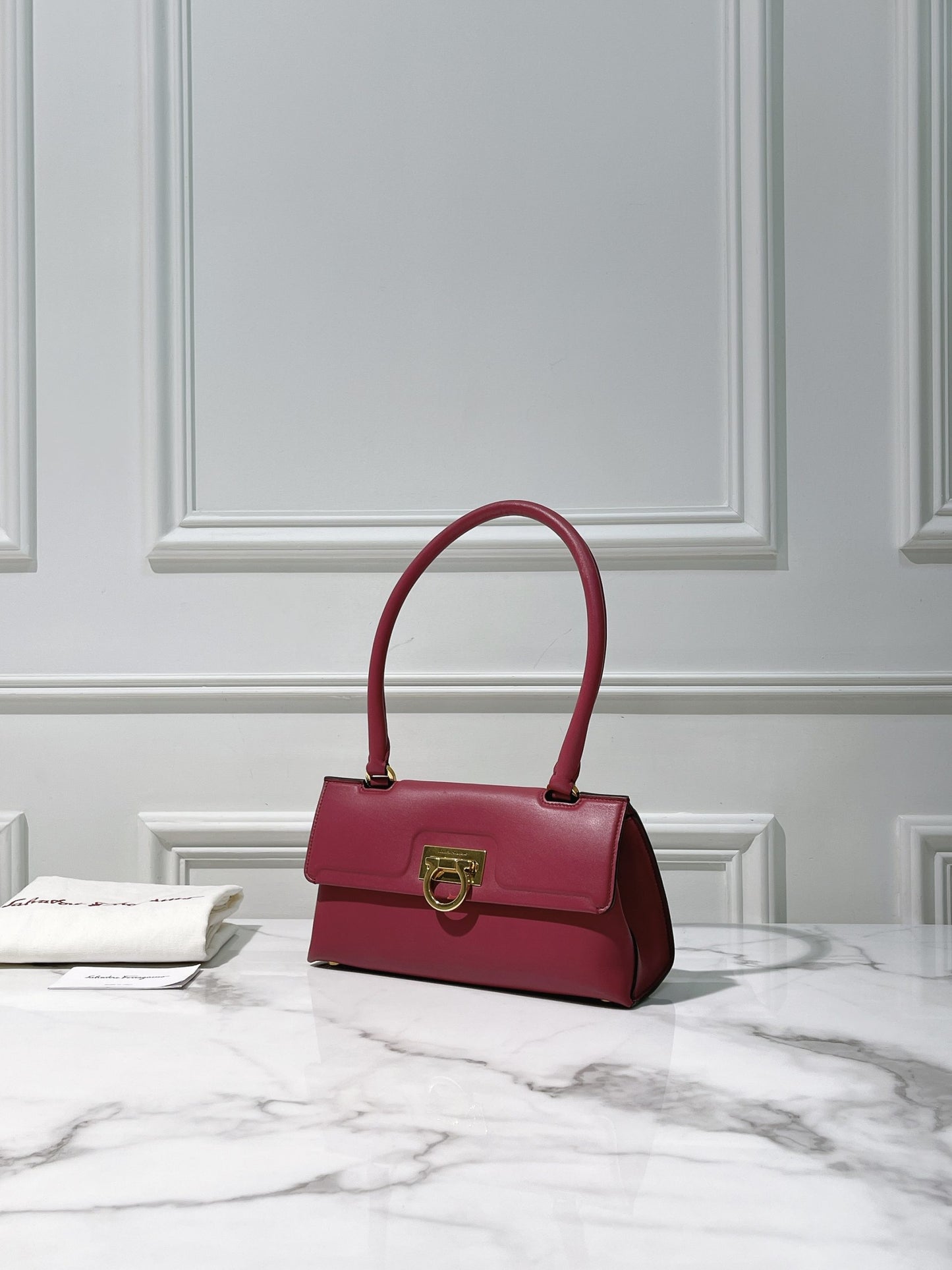 FERRAGAMO SHOULDER BAG