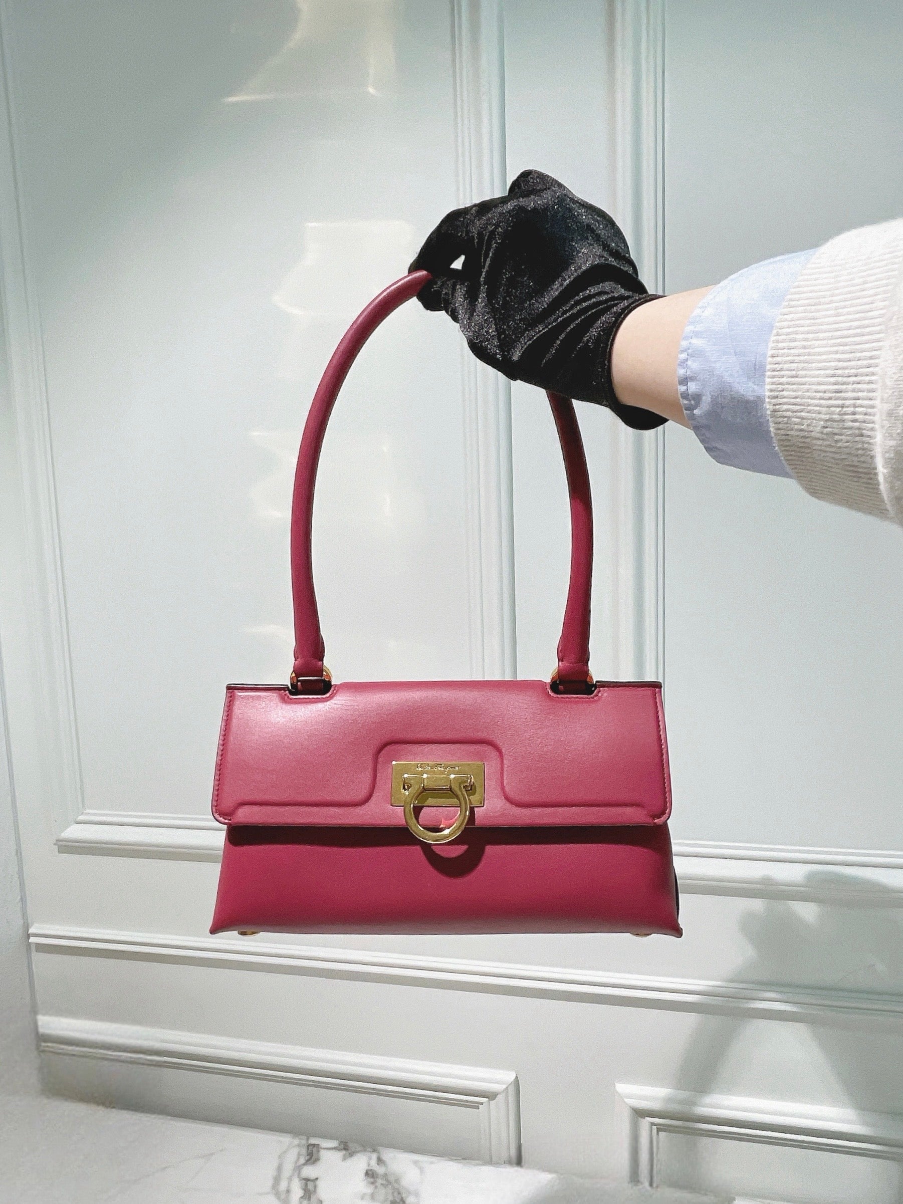 FERRAGAMO SHOULDER BAG