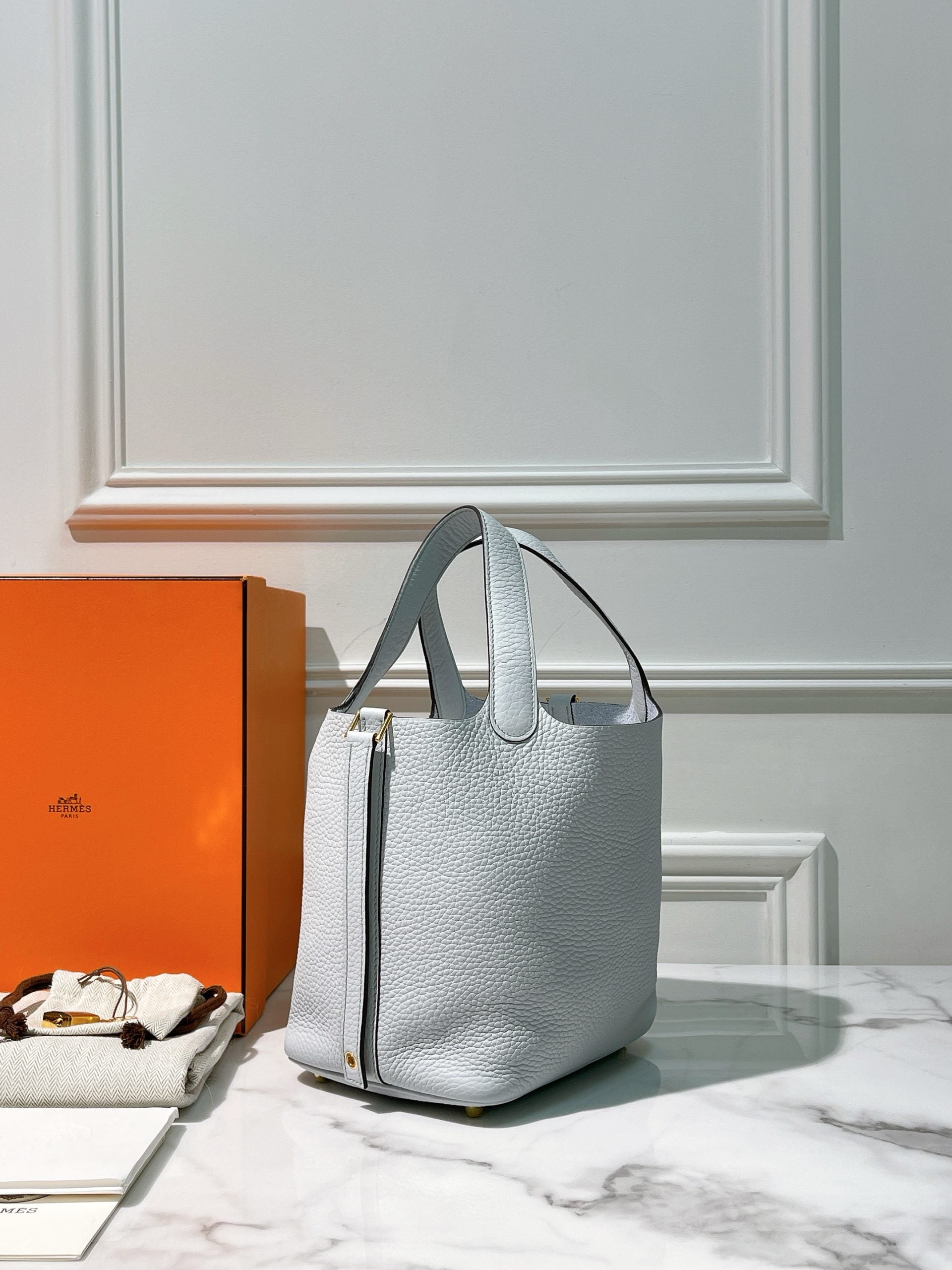 HERMES PICOTIN 18 BLEU PALE/GOLD