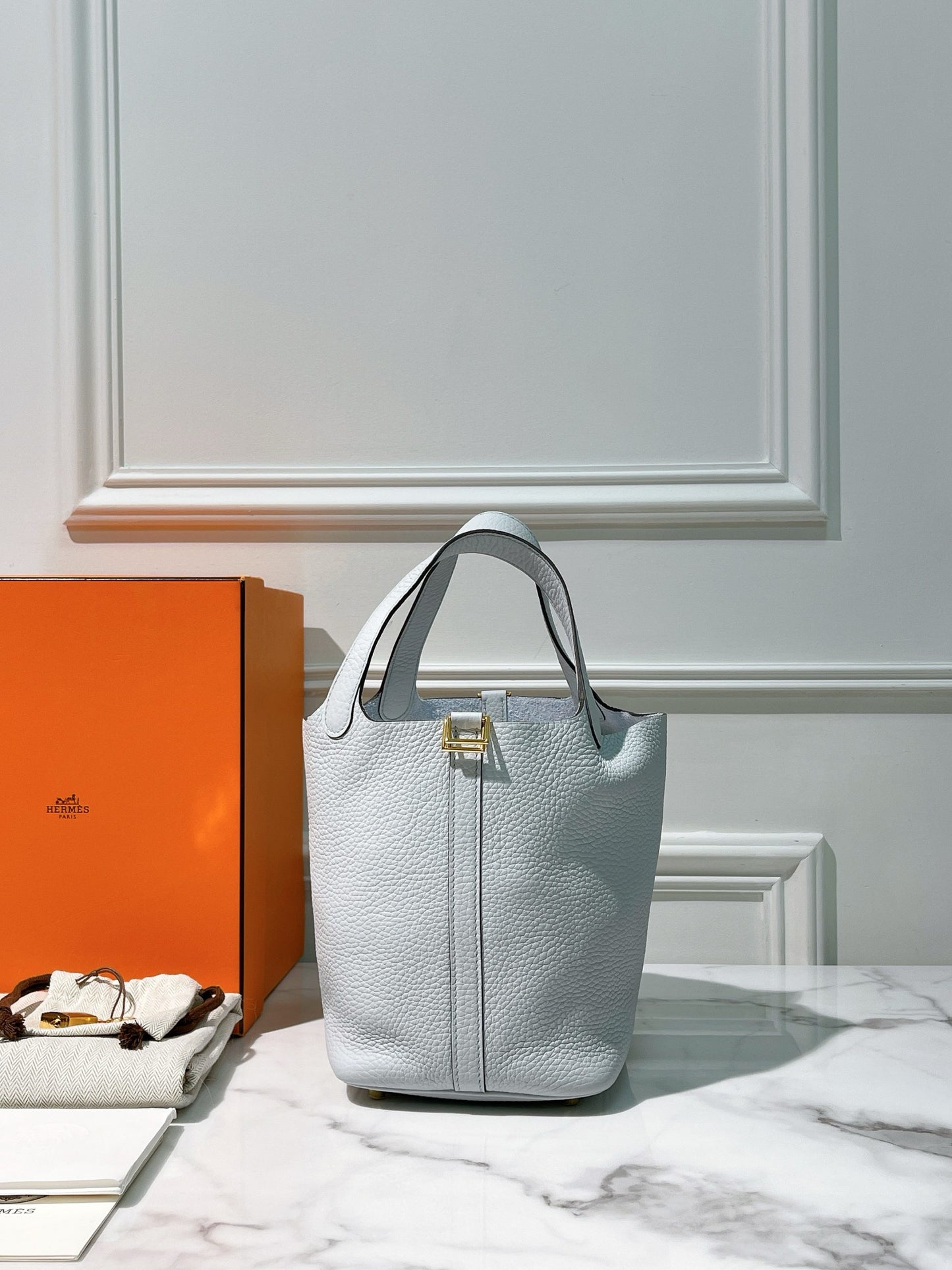 HERMES PICOTIN 18 BLEU PALE/GOLD