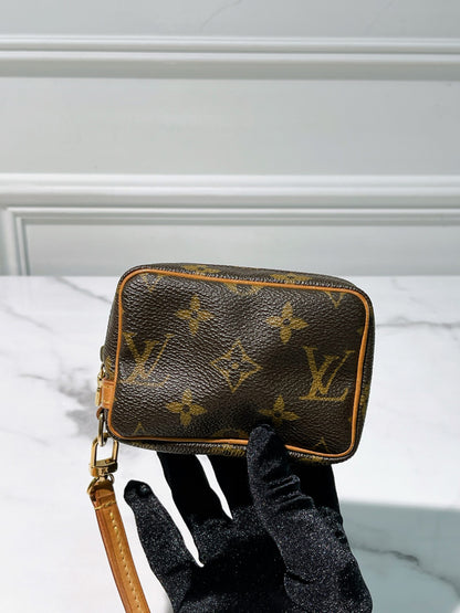 LV ZIPPY PURSE