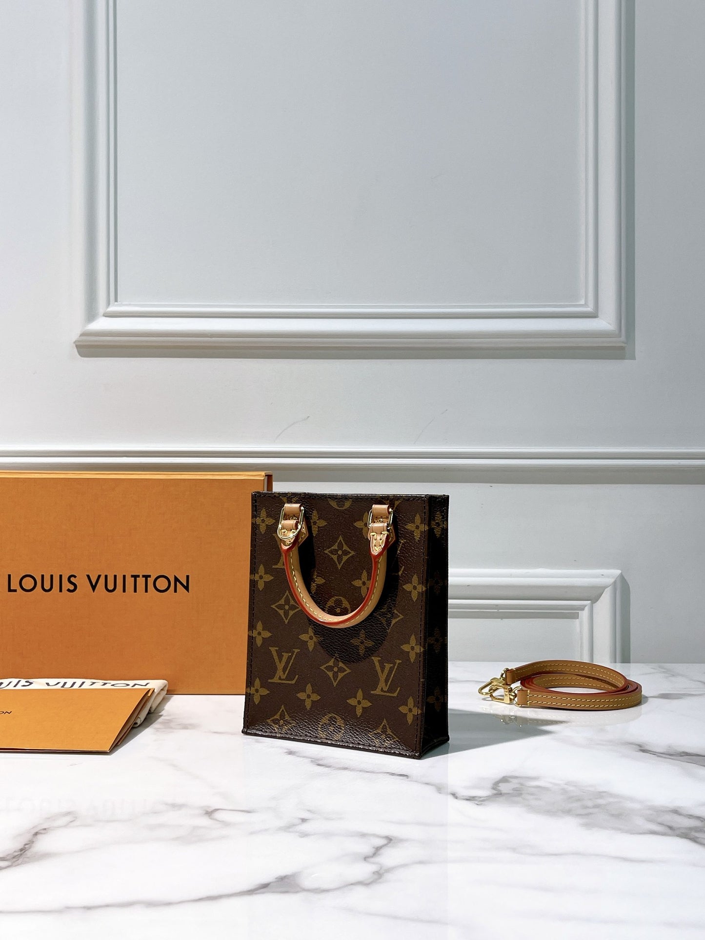 LV PETIT SAC PLAT MINI