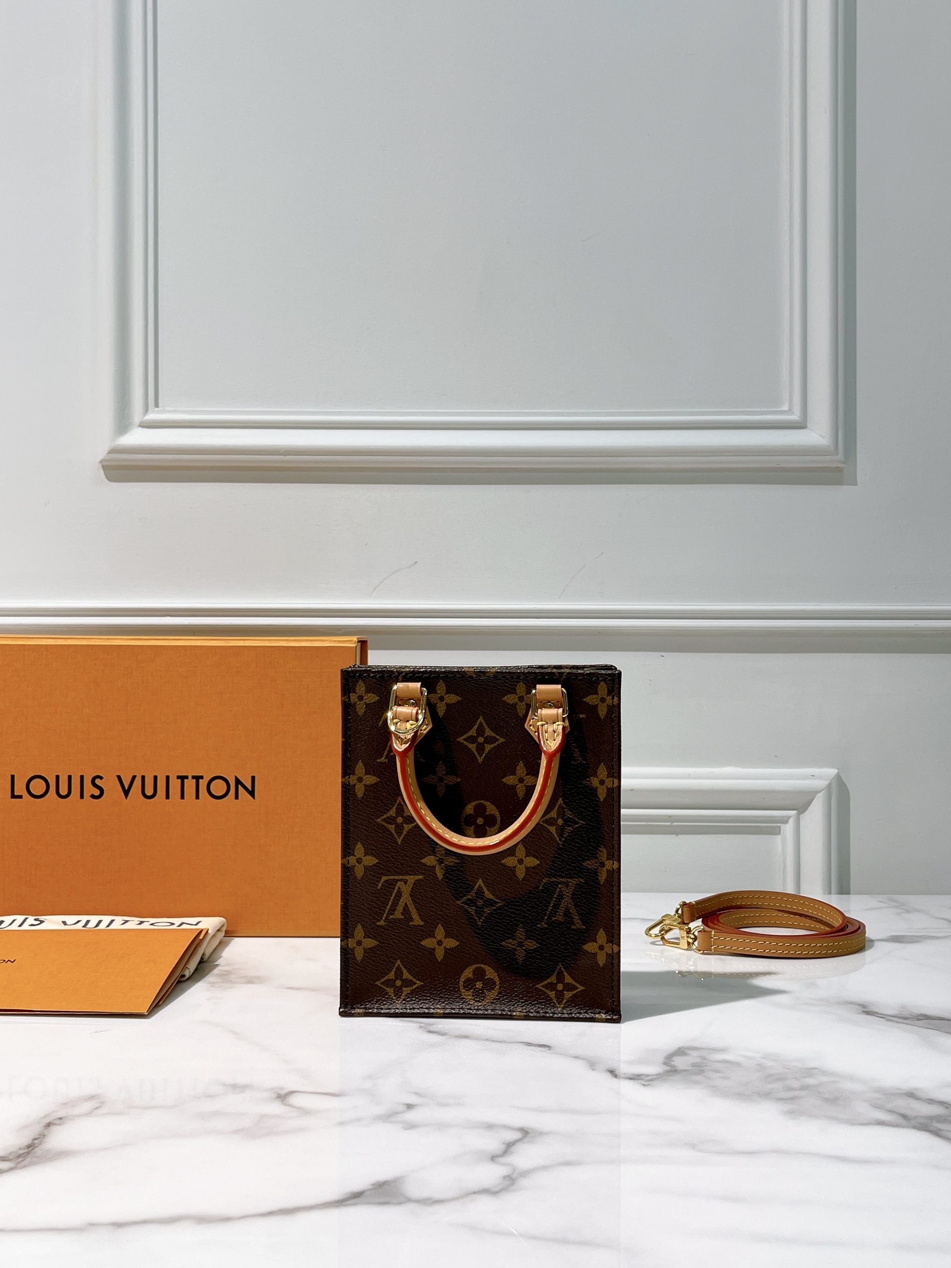 LV PETIT SAC PLAT MINI