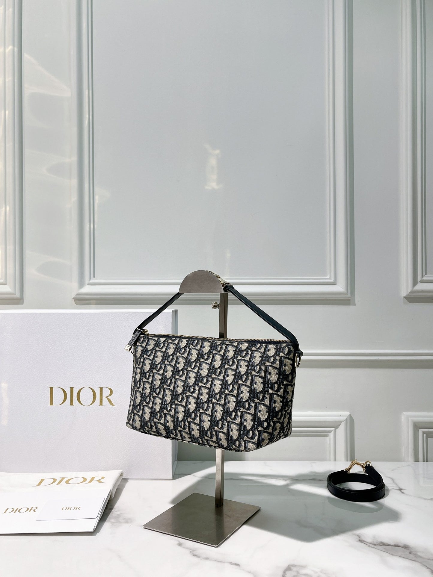 DIOR MEDIUM DIORTRAVEL NOMAD POUCH