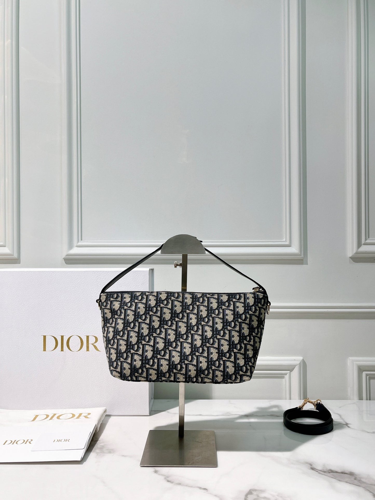 DIOR MEDIUM DIORTRAVEL NOMAD POUCH