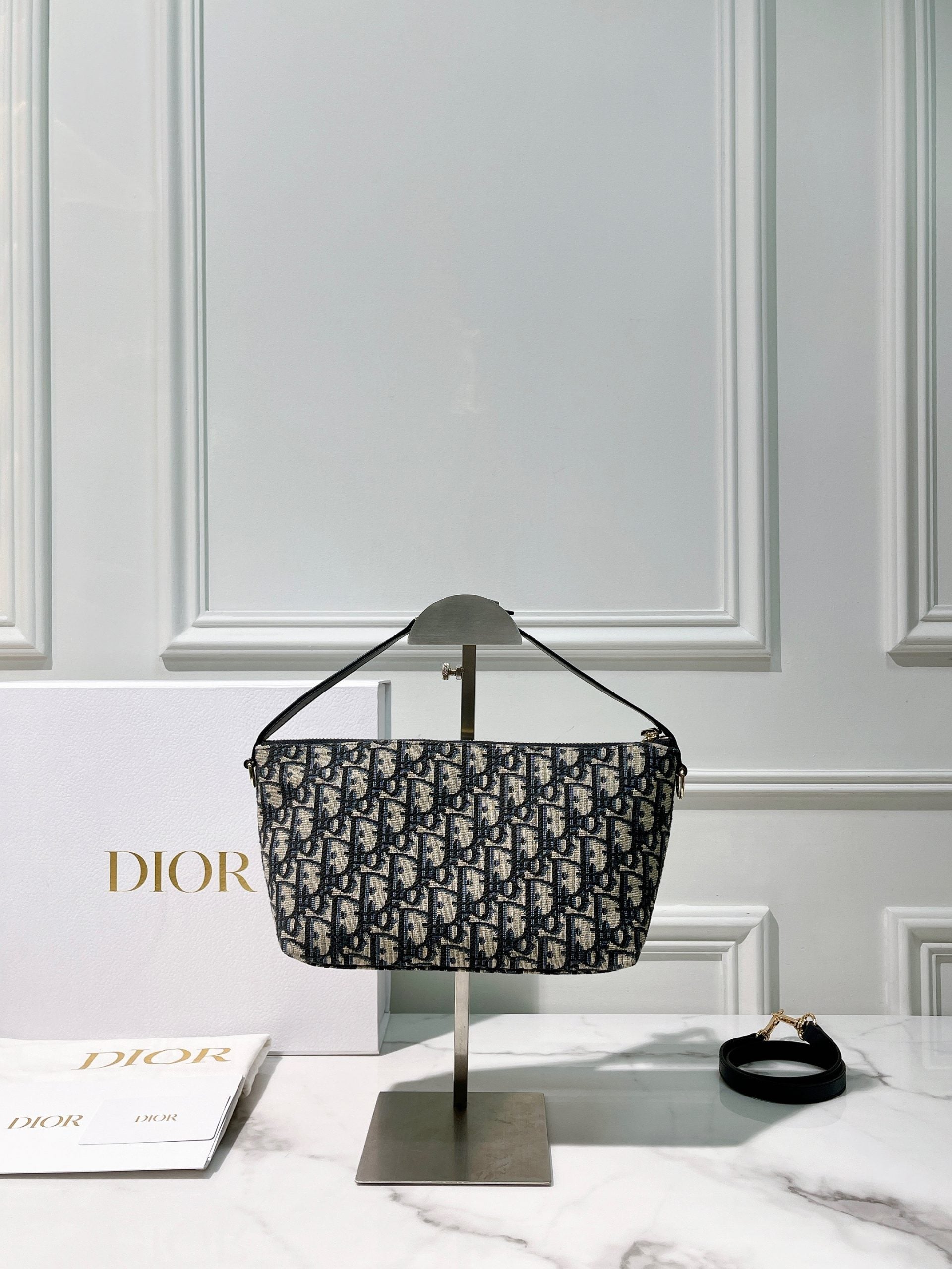 DIOR MEDIUM DIORTRAVEL NOMAD POUCH