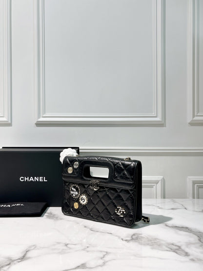 CHANEL CLUTCH WITH CHAIN
