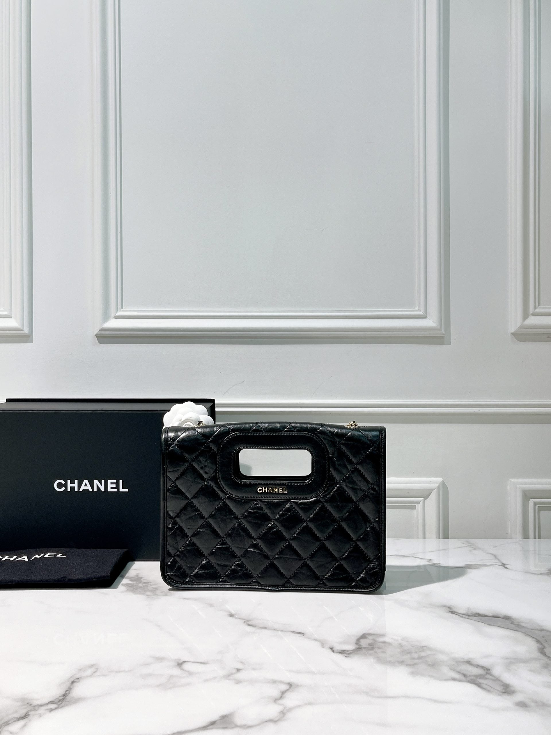 CHANEL CLUTCH WITH CHAIN