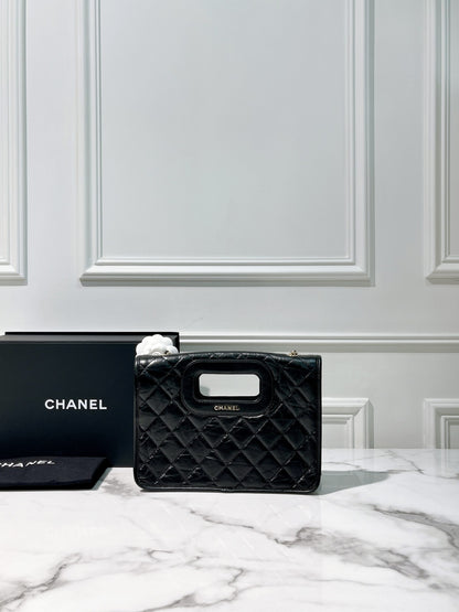 CHANEL CLUTCH WITH CHAIN