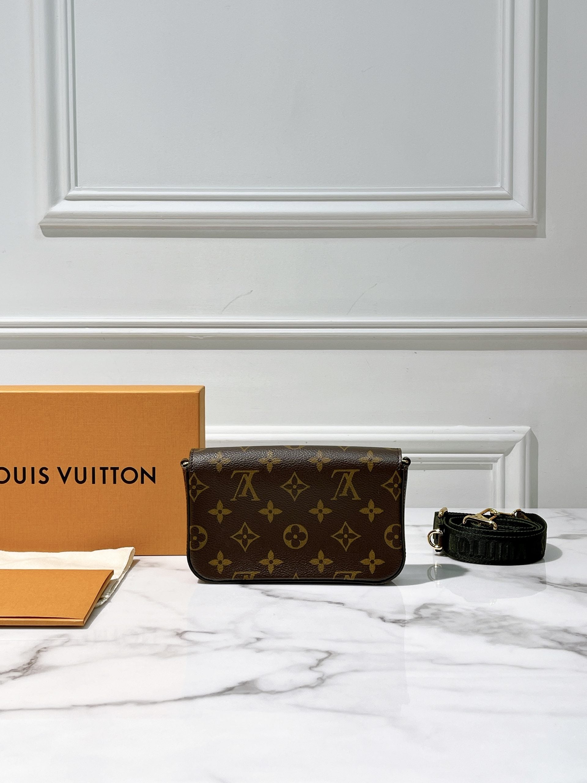 LV FELICE STRAP & GO