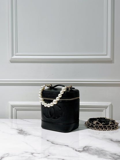 CHANEL VINTAGE VANITY CASE