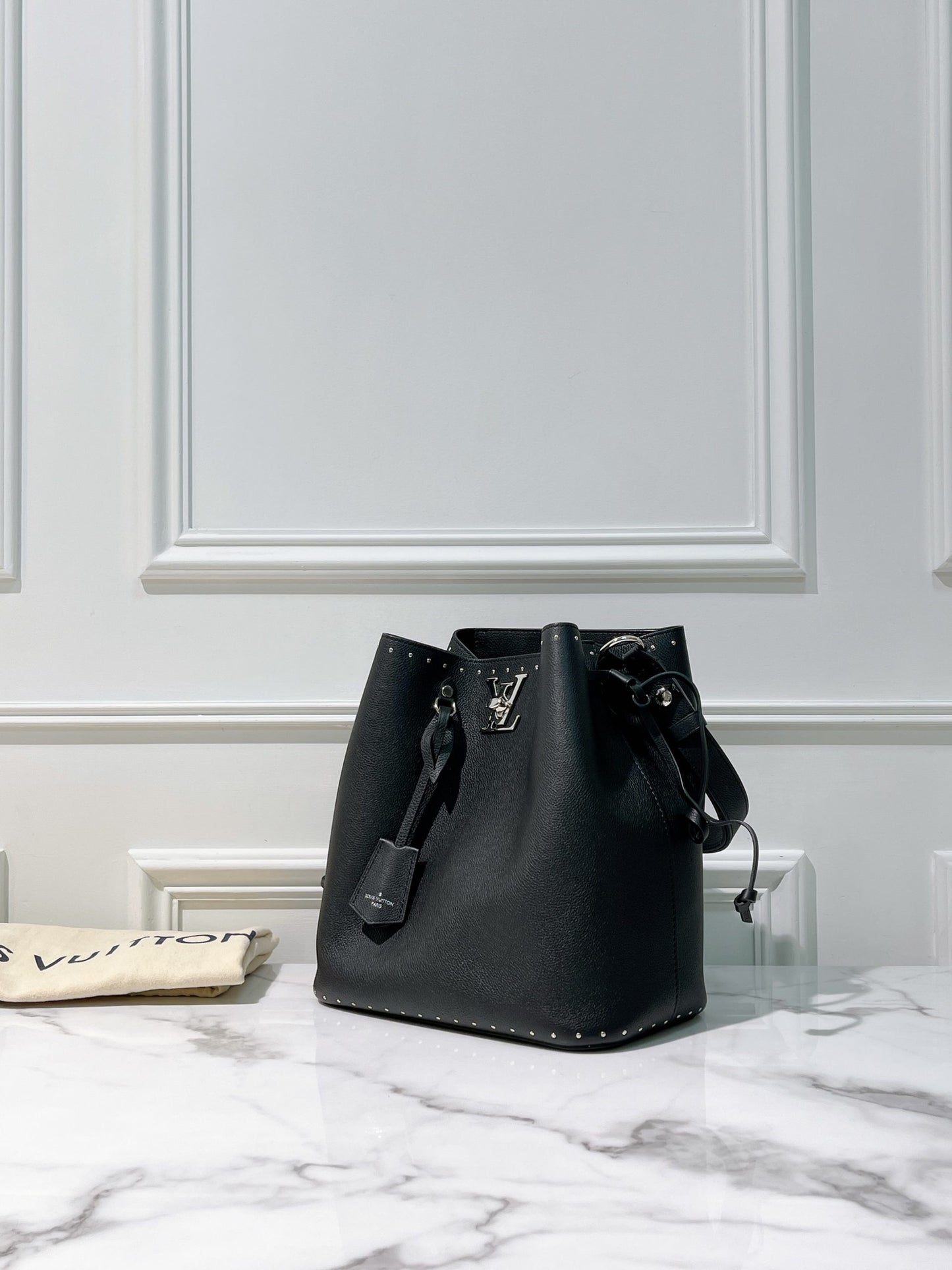 LV LOCK ME BUCKET BAG