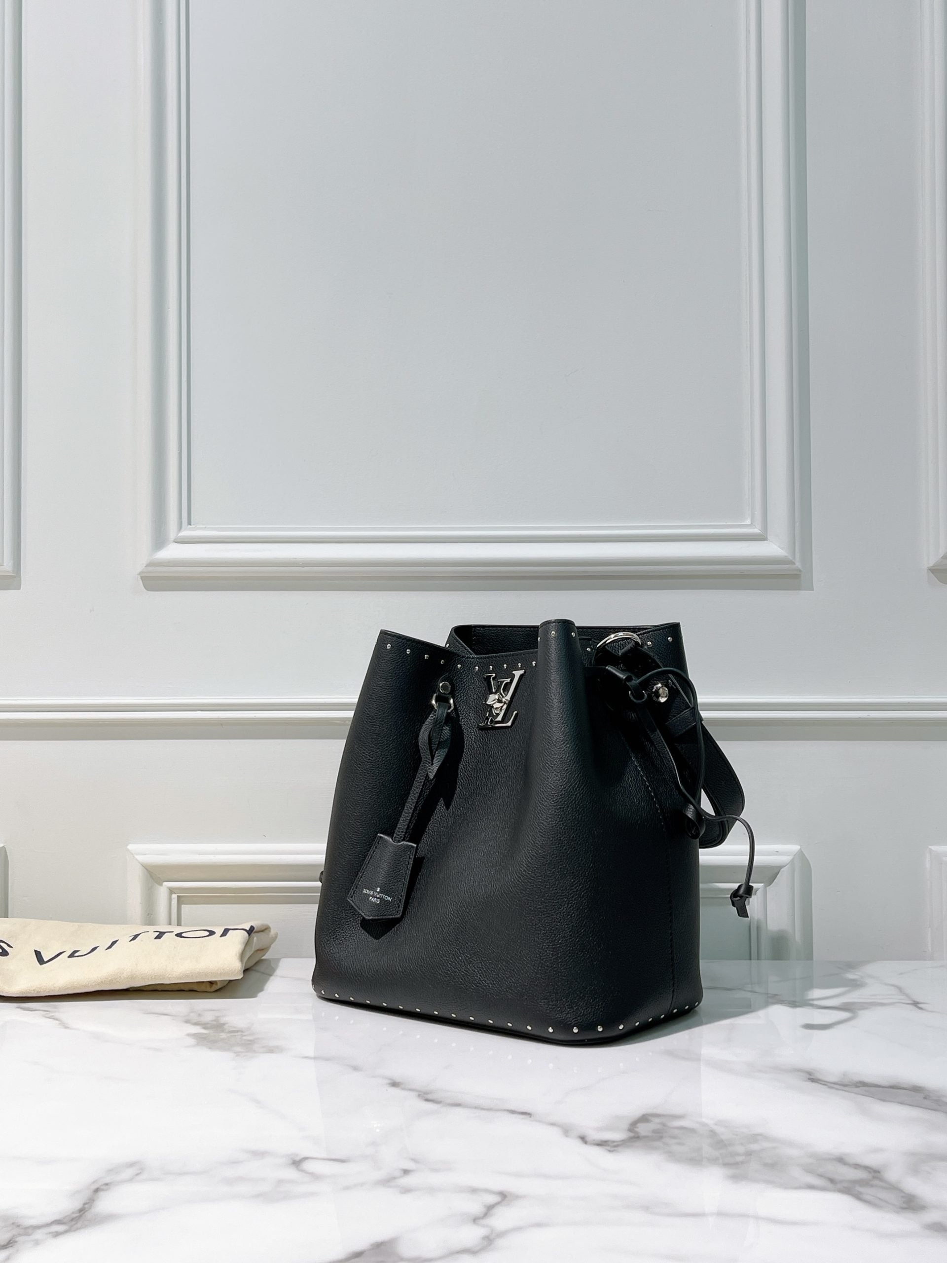 LV LOCK ME BUCKET BAG