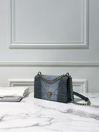 DIORAMA SHOULDER BAG