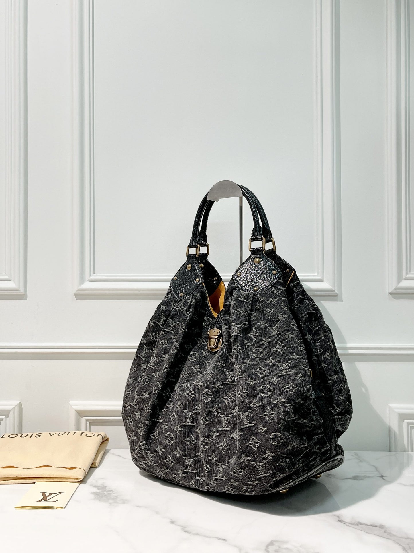 LV VINTAGE SHOULDER BAG