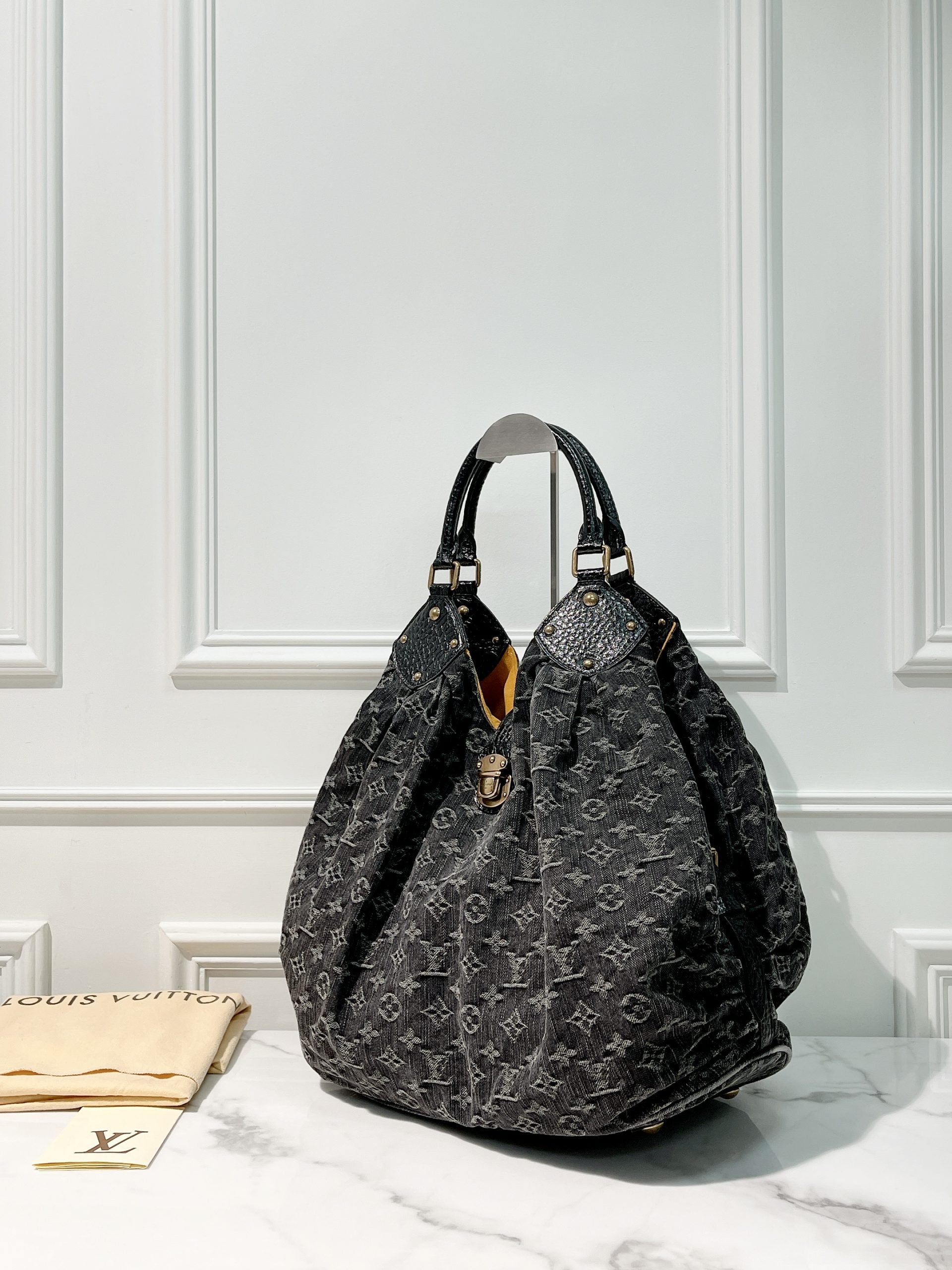 LV VINTAGE SHOULDER BAG