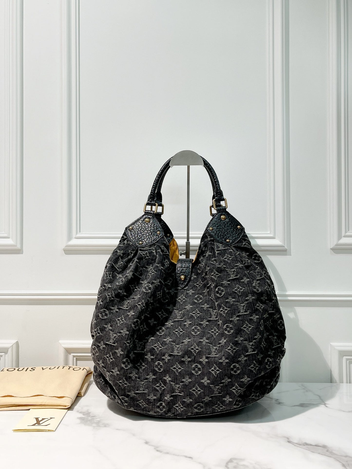 LV VINTAGE SHOULDER BAG