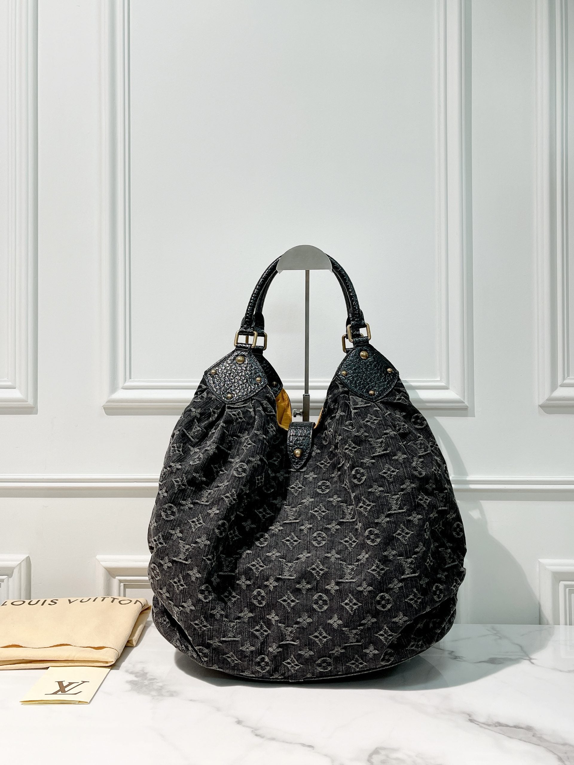 LV VINTAGE SHOULDER BAG