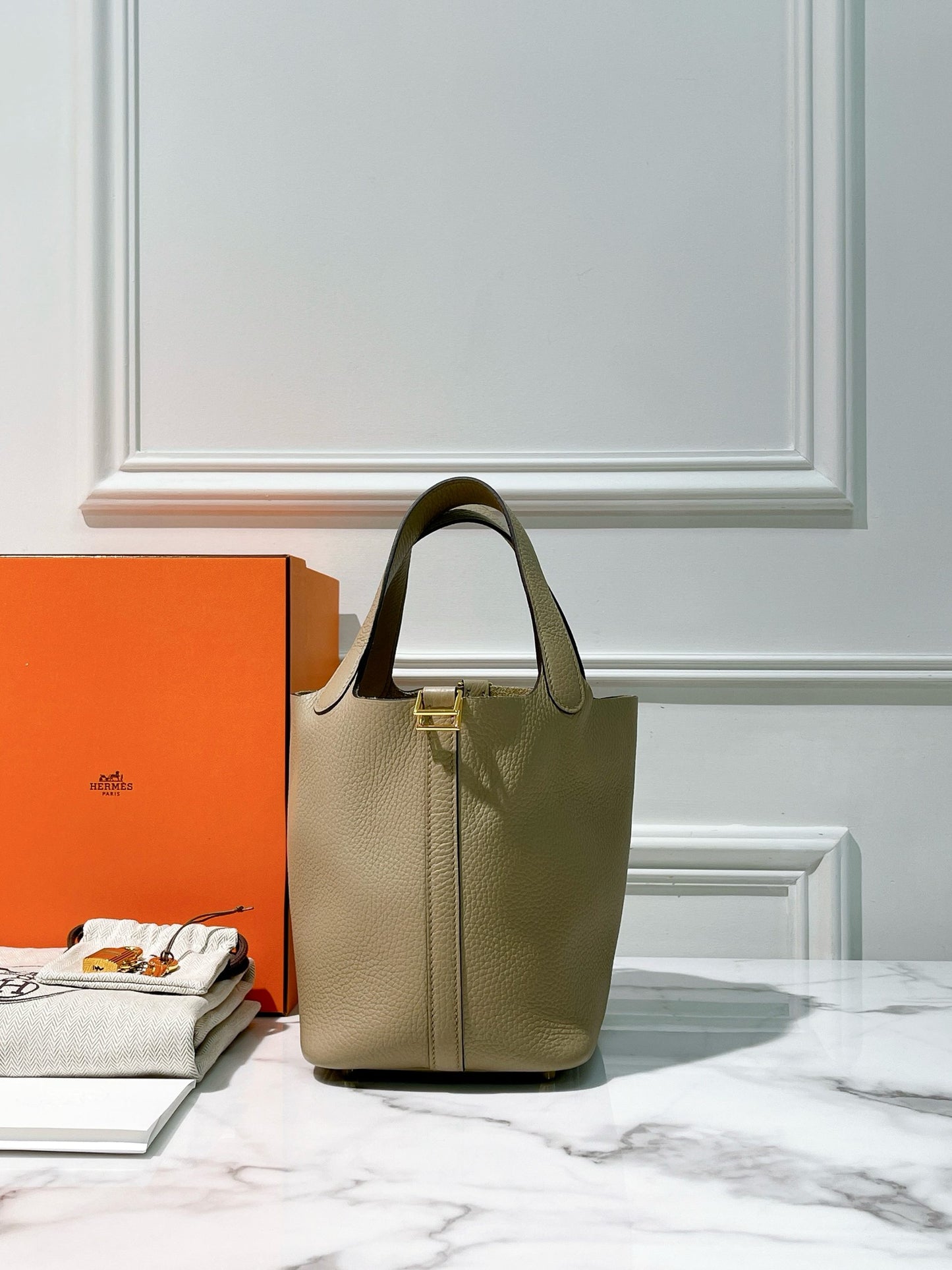 HERMES PICOTIN 18 BEIGE MARFA/GOLD