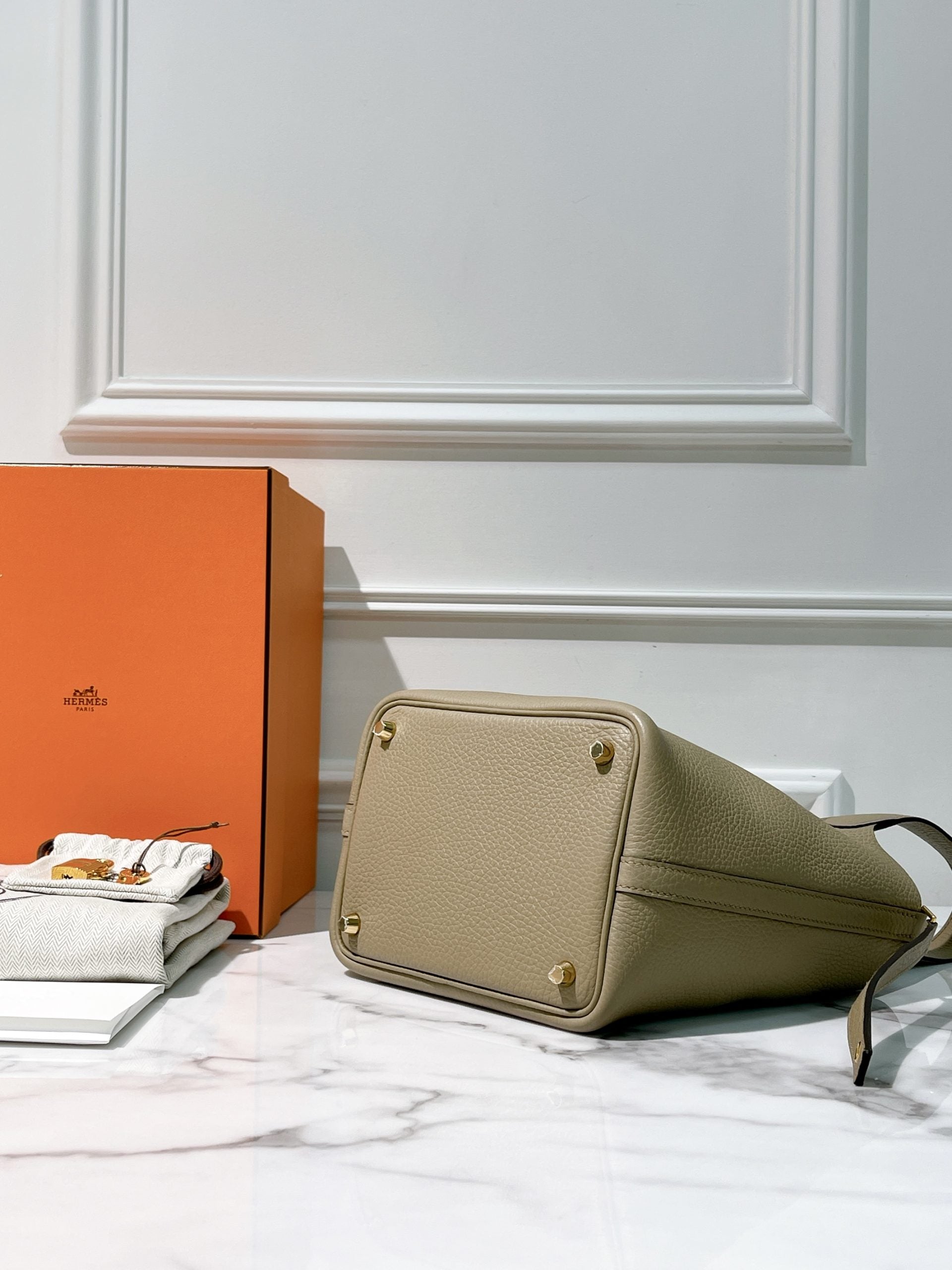 HERMES PICOTIN 18 BEIGE MARFA/GOLD