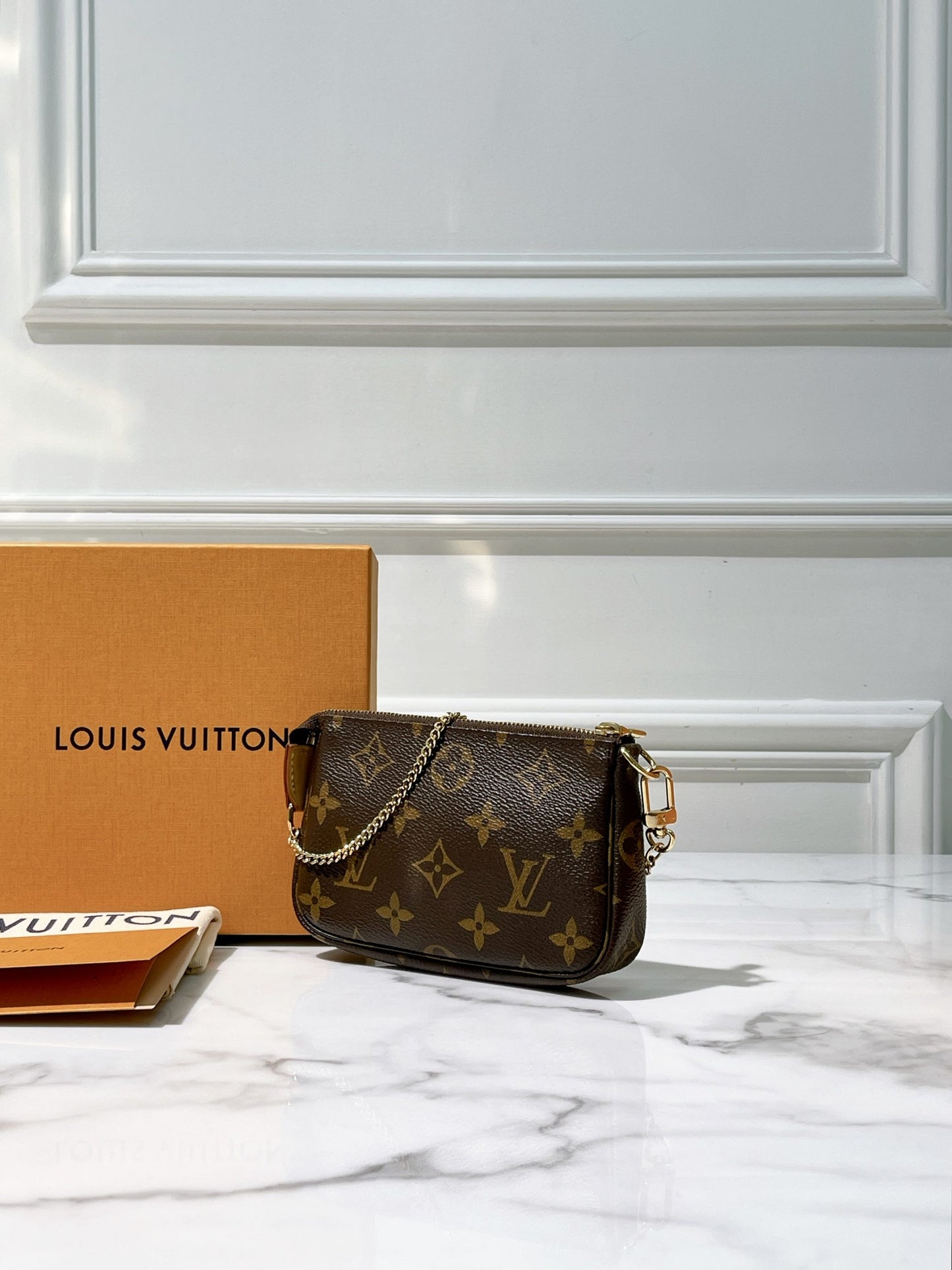 LV MINI POCHETTE