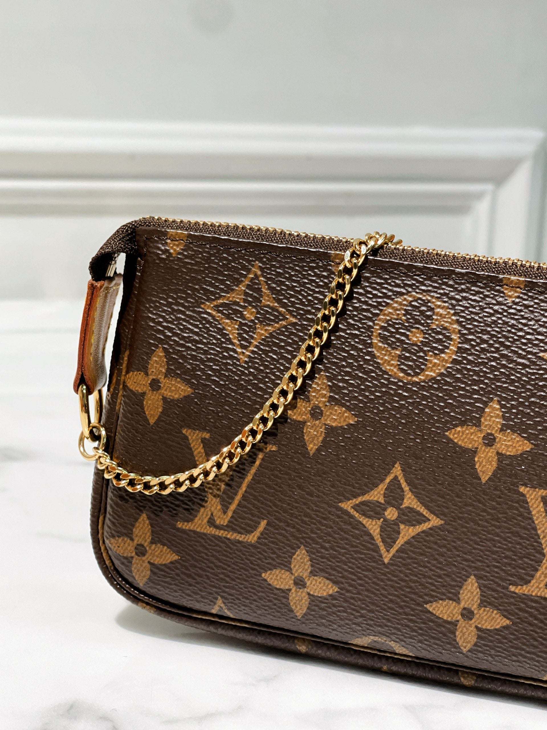 LV MINI POCHETTE