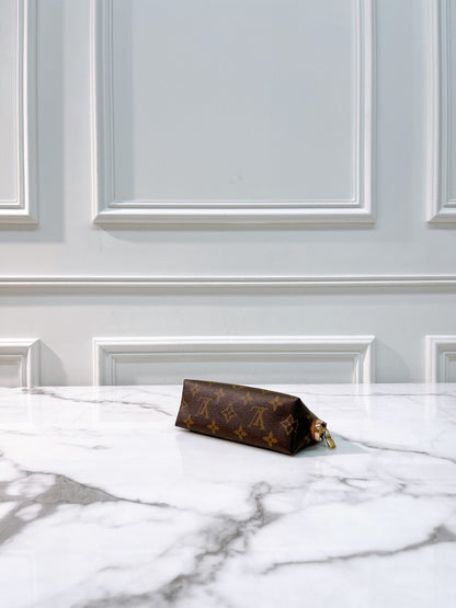 LV POUCH