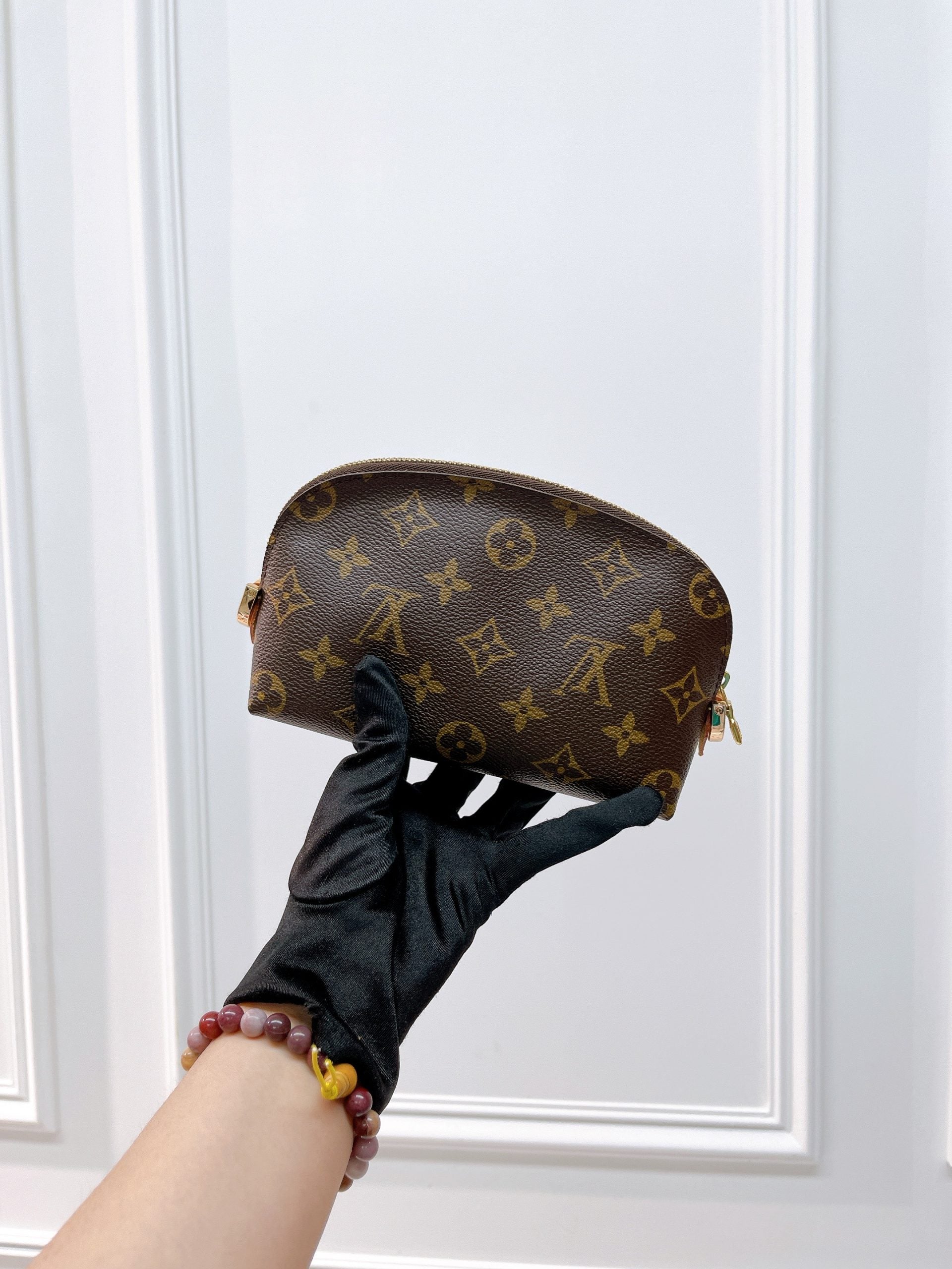 LV POUCH