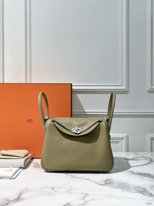 HERMES LINDY 26 BEIGE MARFA/SILVER