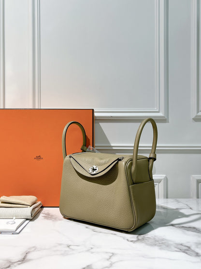 HERMES LINDY 26 BEIGE MARFA/SILVER