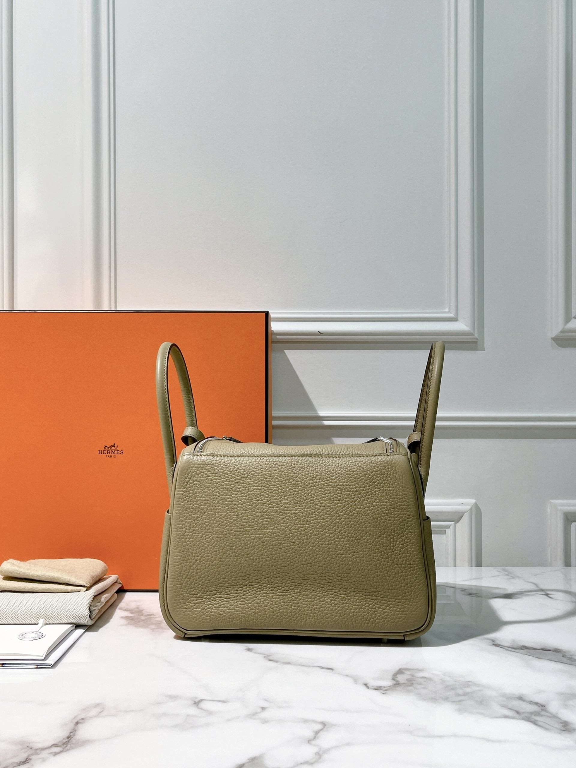 HERMES LINDY 26 BEIGE MARFA/SILVER