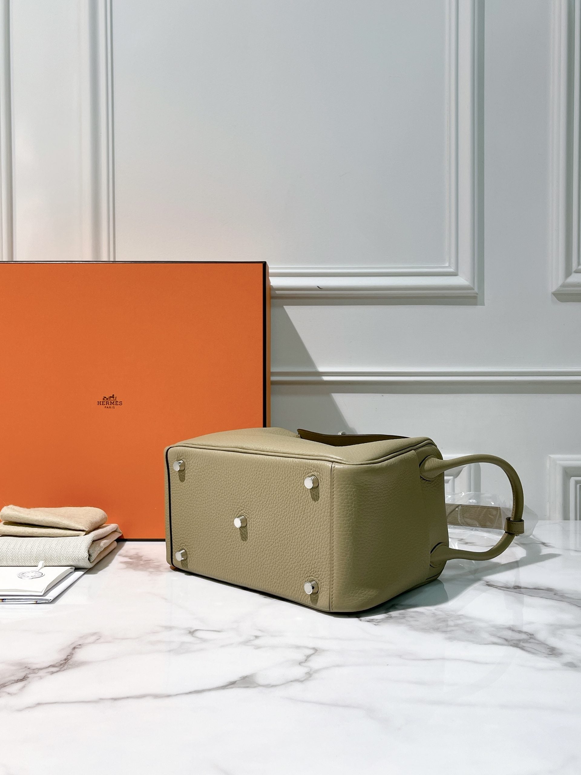 HERMES LINDY 26 BEIGE MARFA/SILVER