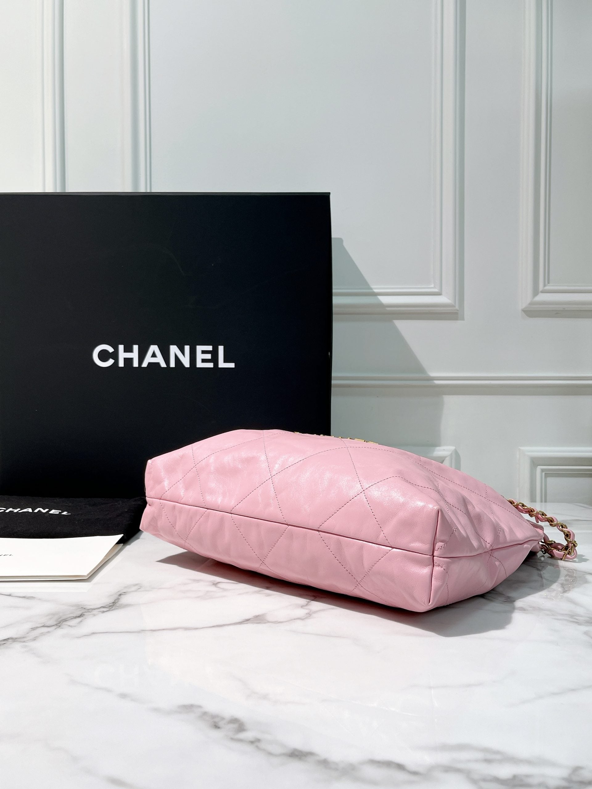 CHANEL 22 BAG