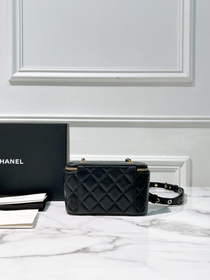 CHANEL VANITY CASE