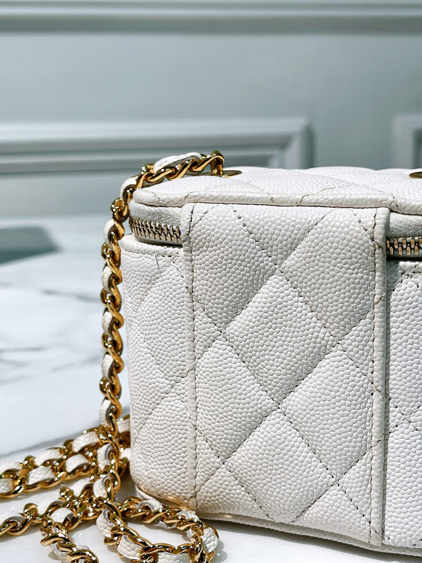 CHANEL 23C MINI VANITY CASE