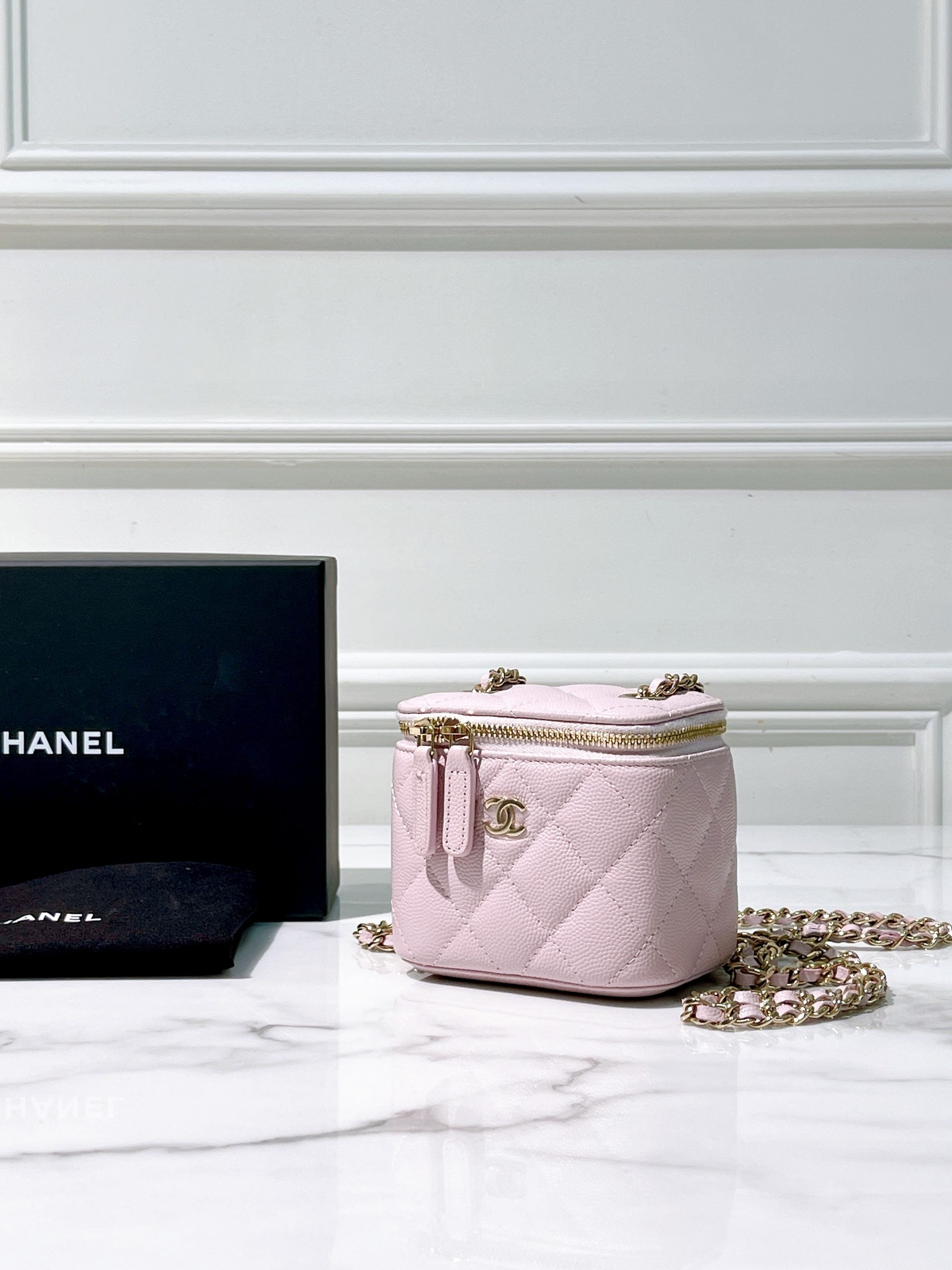 CHANEL MINI VANITY CASE