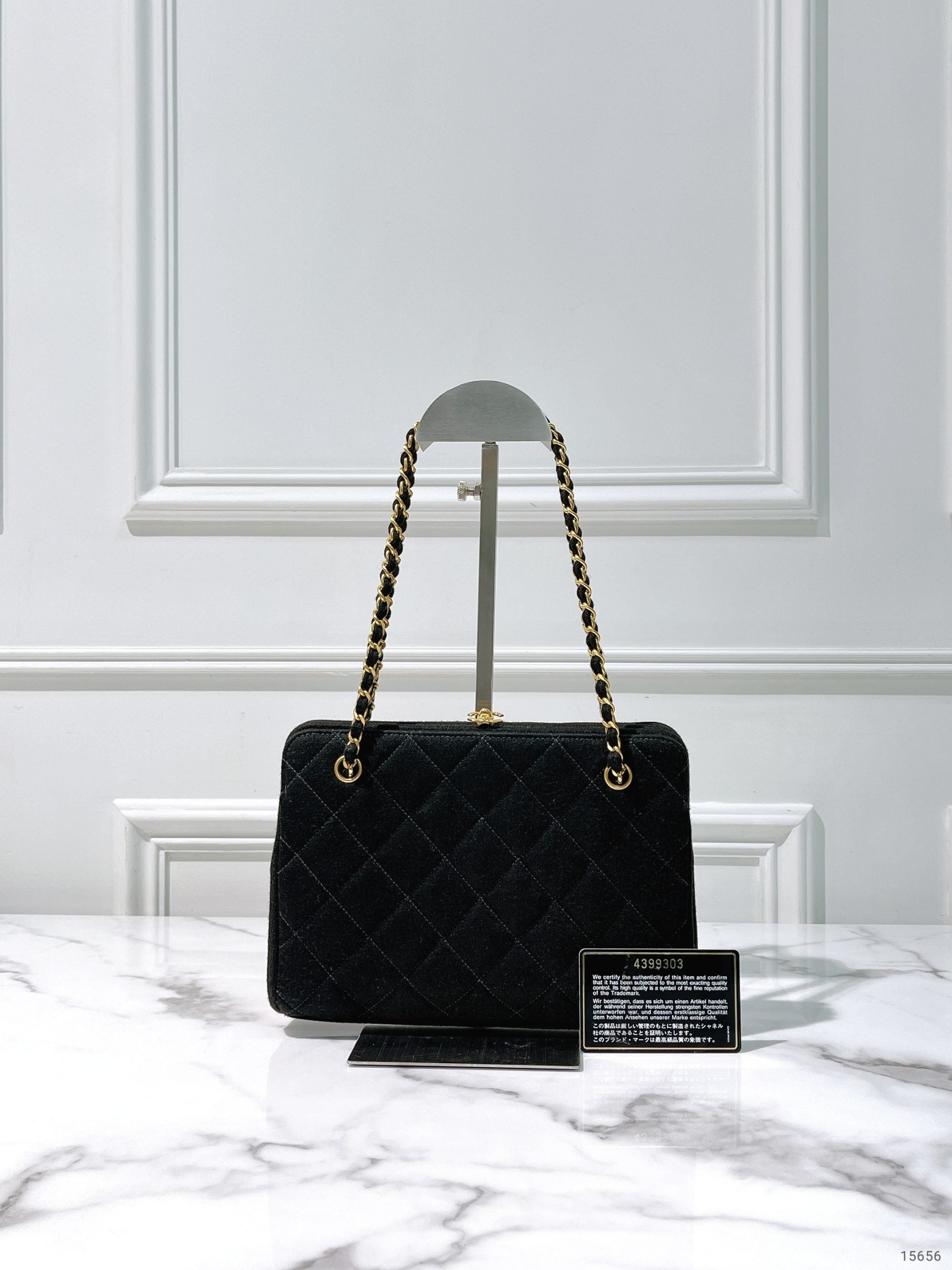 CHANEL VINTAGE CLUTCH