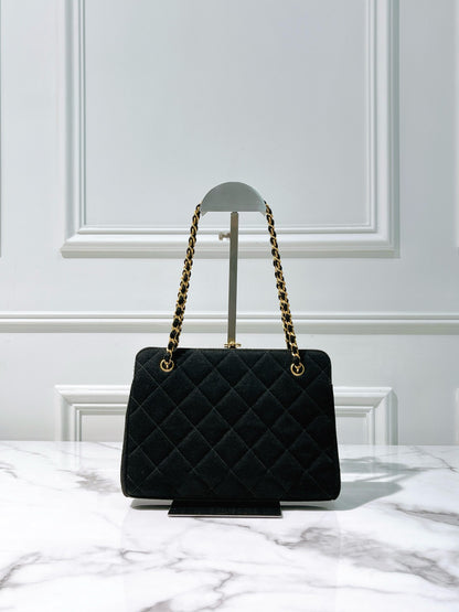 CHANEL VINTAGE CLUTCH