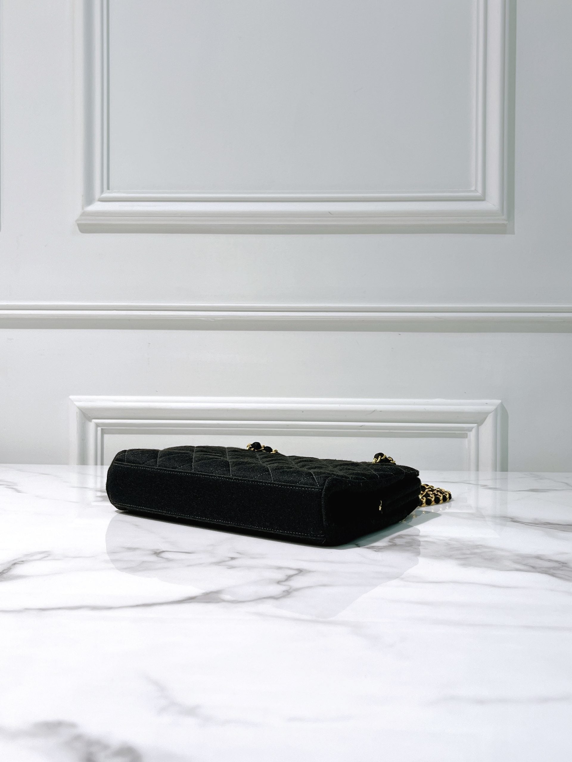 CHANEL VINTAGE CLUTCH
